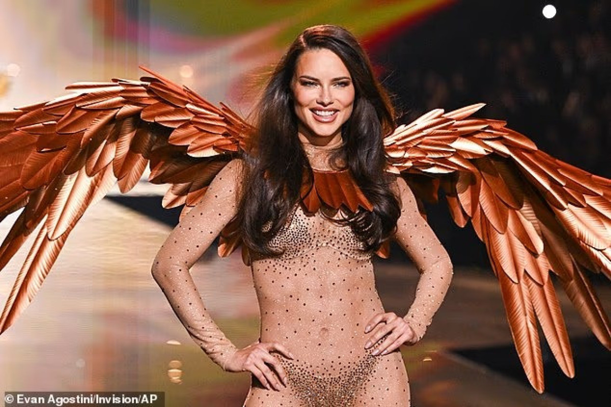 Возвращение легенды: Victoria’s Secret вновь засияла на подиуме Нью-Йорка-ФОТО 