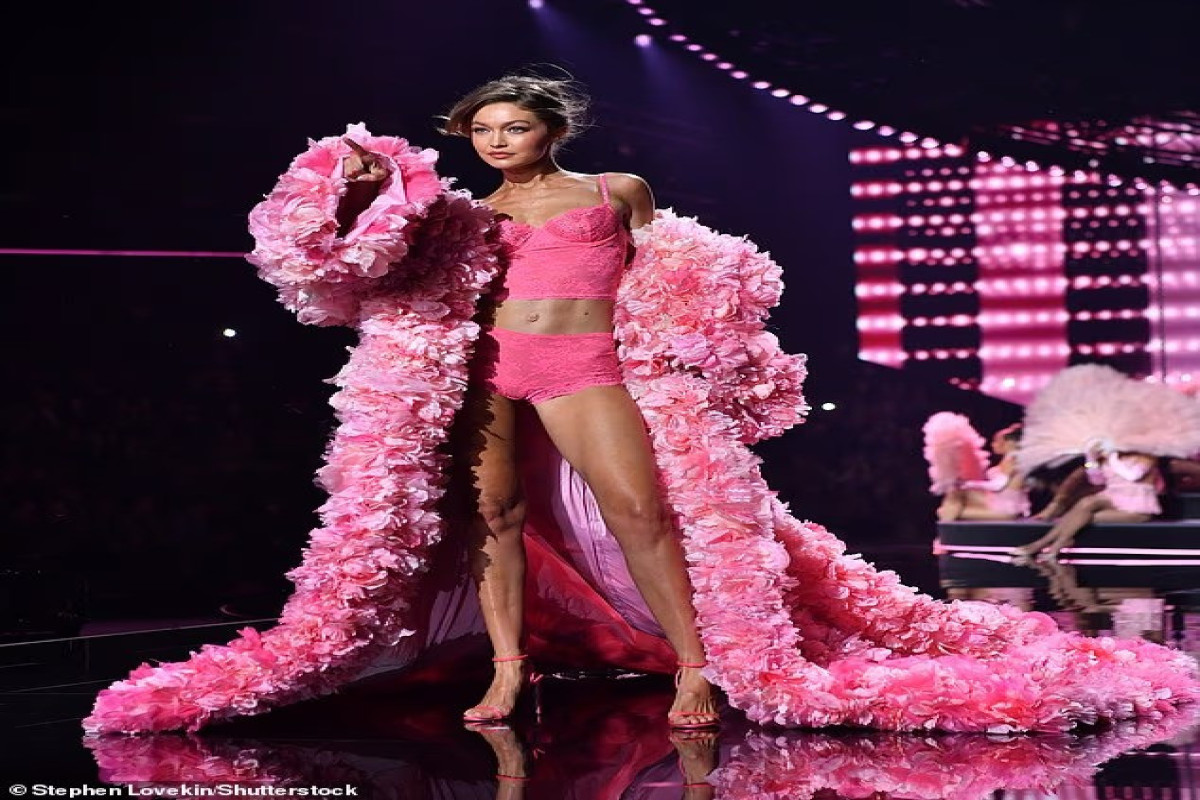 Возвращение легенды: Victoria’s Secret вновь засияла на подиуме Нью-Йорка-ФОТО 