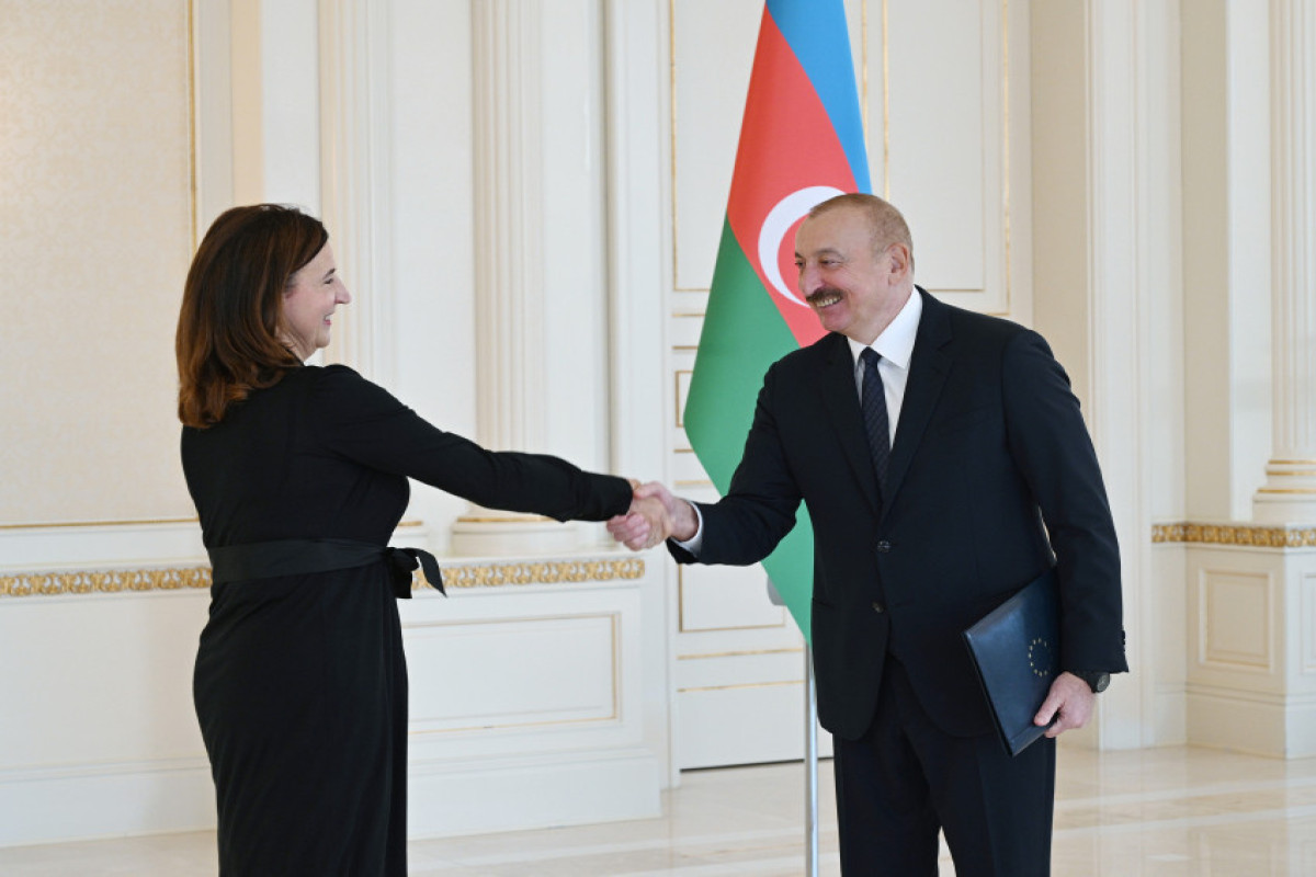 Президент Ильхам Алиев принял верительные грамоты главы представительства ЕС-ФОТО 