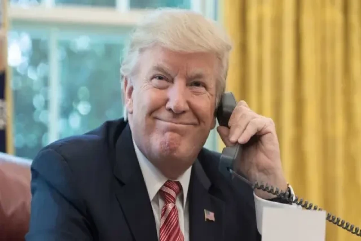 Трамп проводит телефонный разговор с Путиным