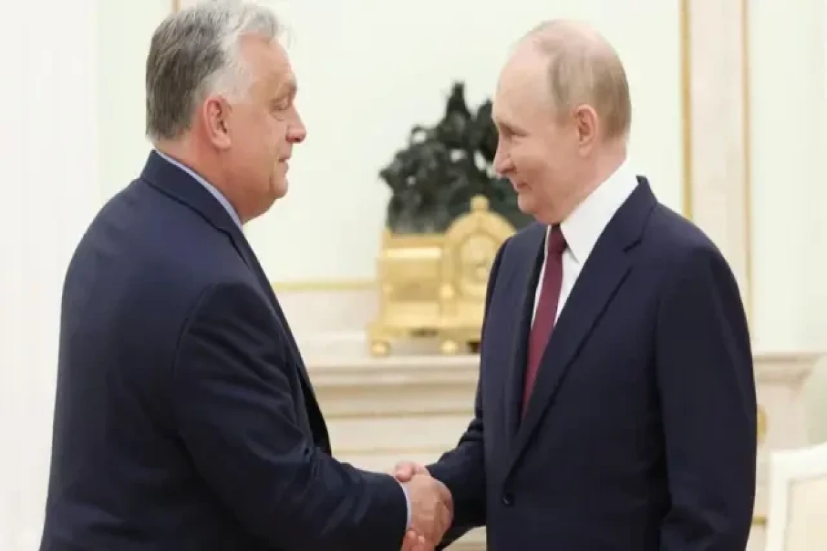 Кремль: Путин позвонил Орбану