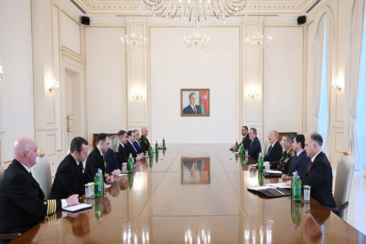 Президент Азербайджана принял адмирала ВМС США Брэда Купера-ФОТО