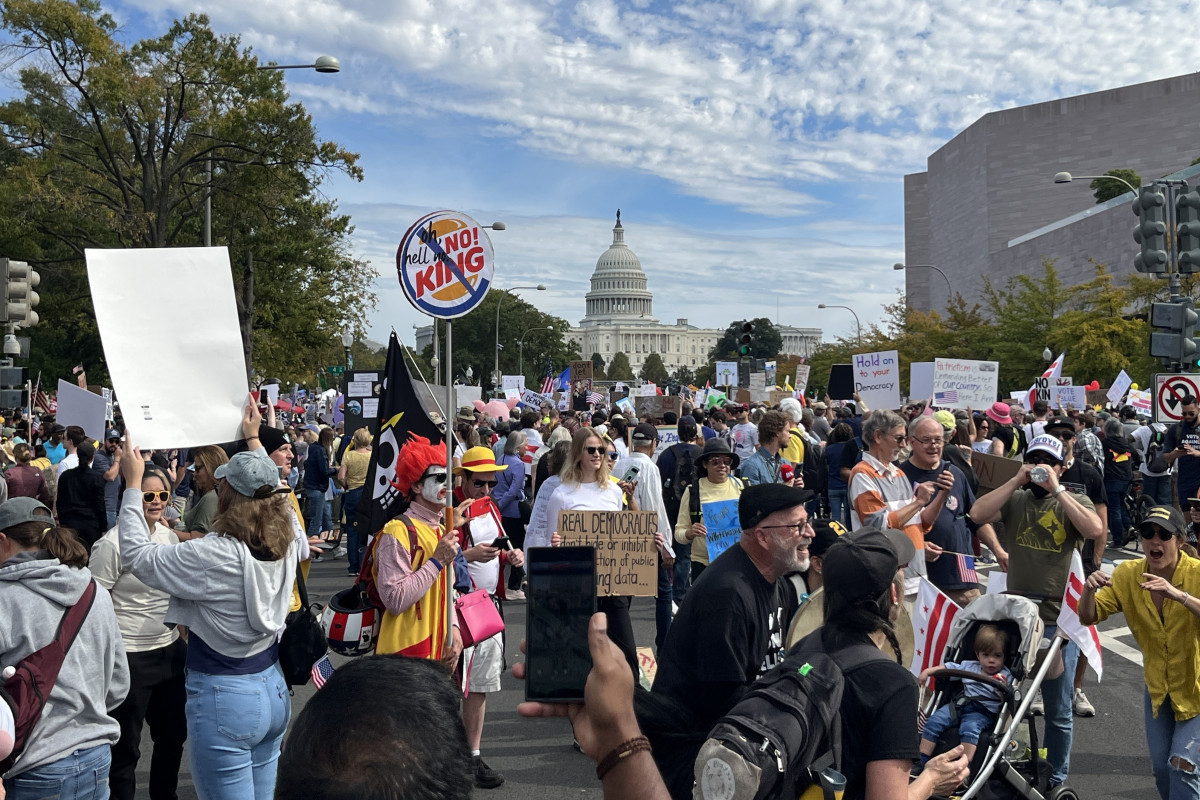 В США проходят массовые акции против политики Трампа