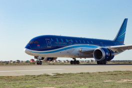 Самолет AZAL, следовавший из Санкт-Петербурга в Баку, вернулся в аэропорт вылета