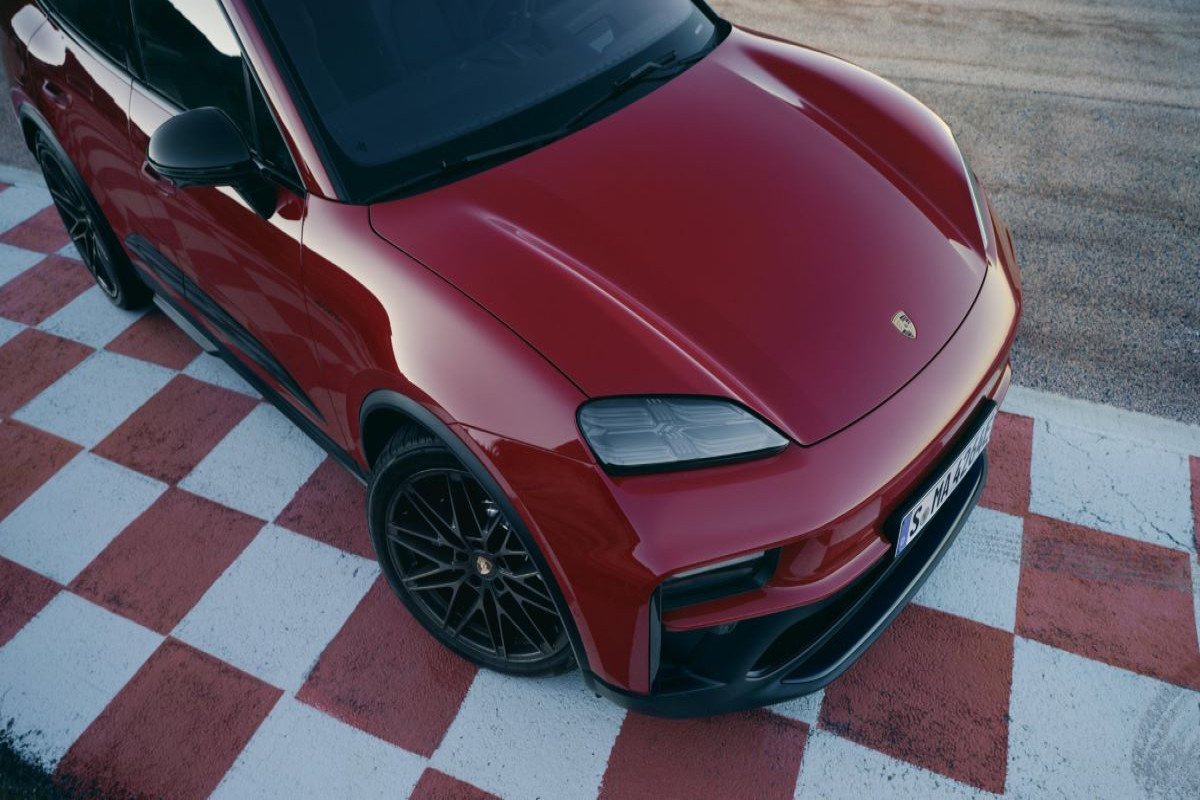 Porsche представила спортивную версию Macan GTS-ФОТО 