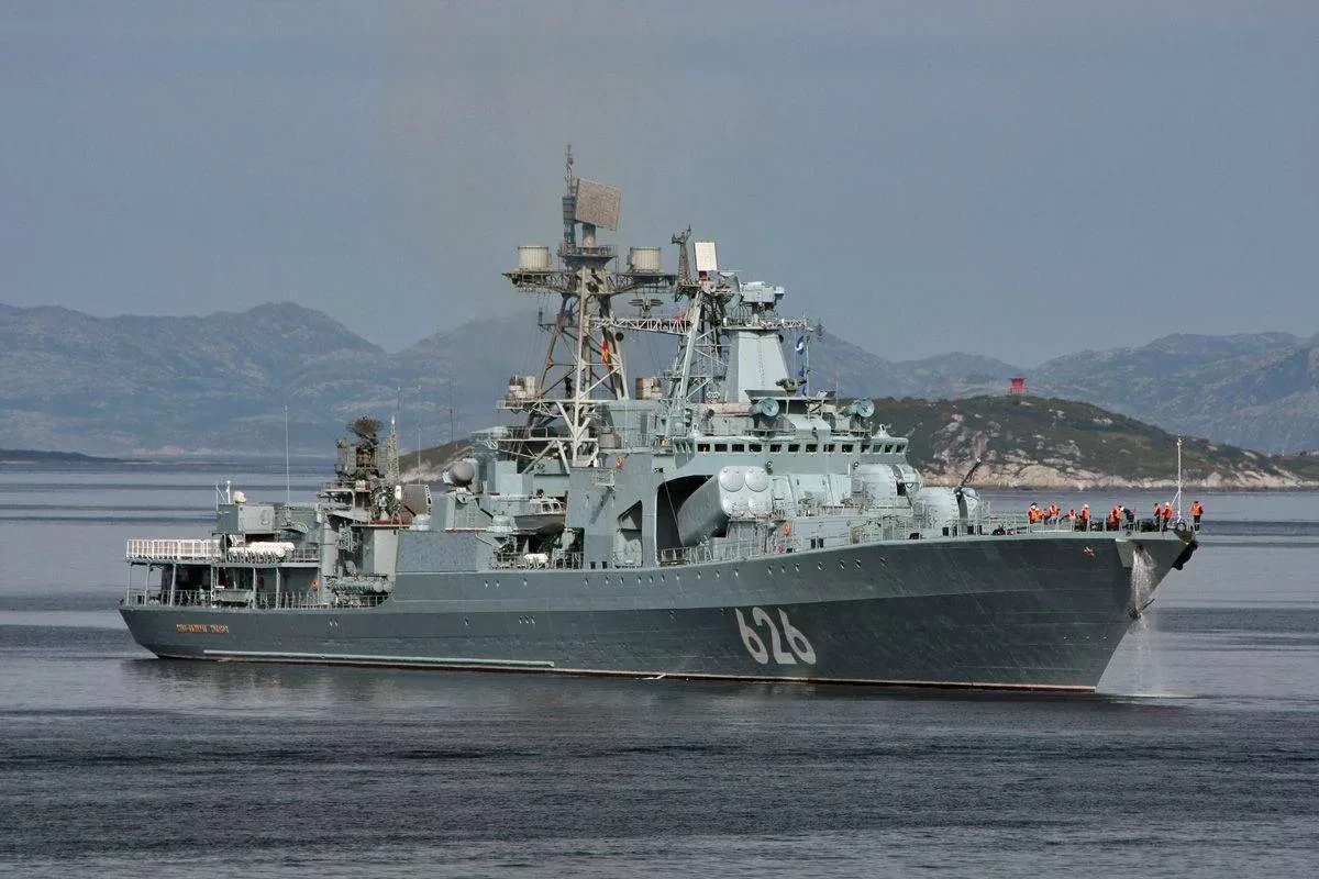 Военно-морские силы Великобритании задержали российский военный корабль