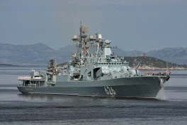 Военно-морские силы Великобритании задержали российский военный корабль