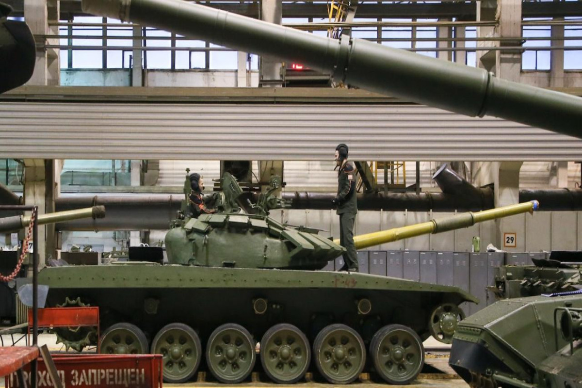 В России начало сокращаться производство на военных заводах