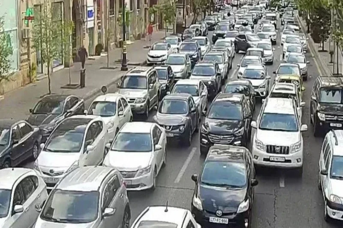 В Баку зафиксированы утренние пробки на 11 участках дорог