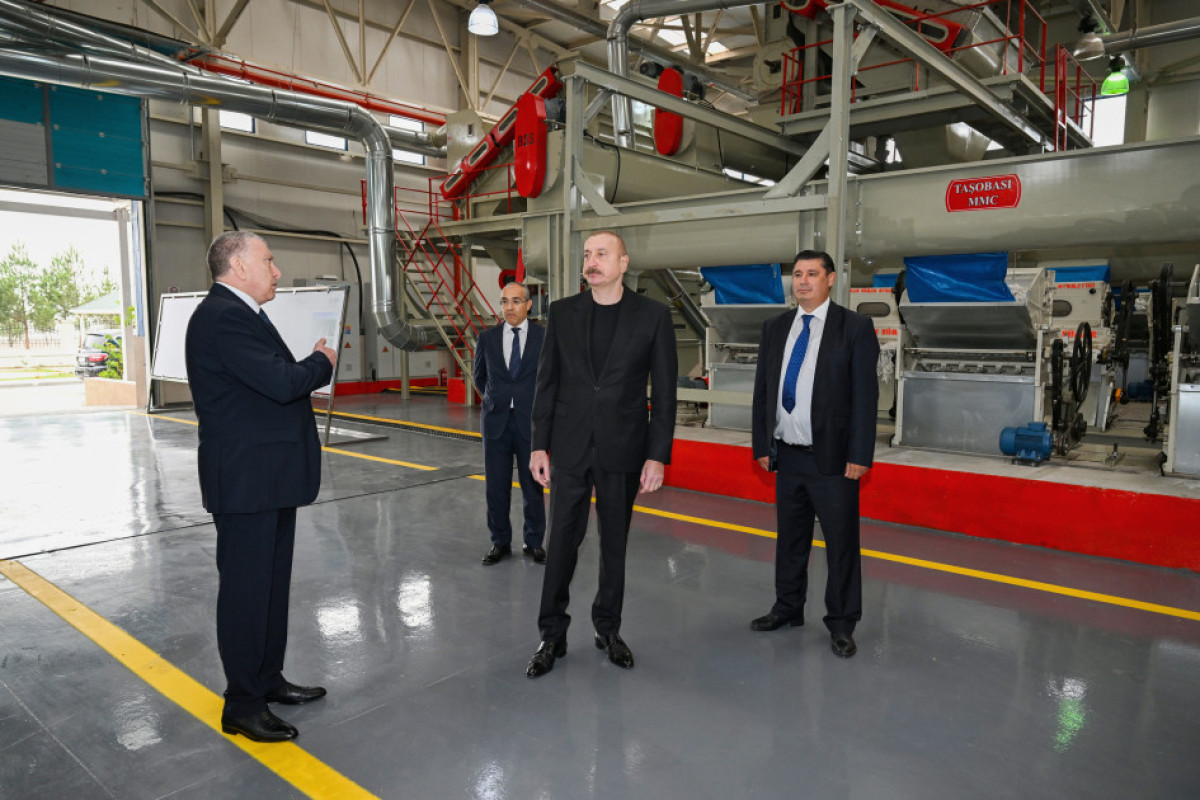 Алиев ознакомился с работой хлопкоочистительного завода в Сабирабаде-ФОТО