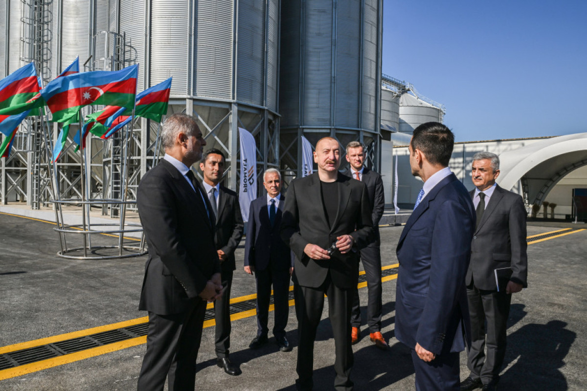 Алиев открыл предприятие по переработке ячменя в Имишли-ФОТО