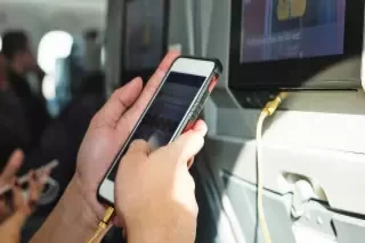 В аэропортах могут конфисковать смартфоны без заряда