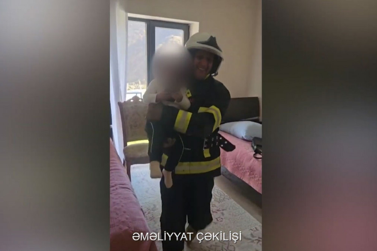 Сотрудники МЧС спасли маленького мальчика, оставшегося в закрытой квартире -ВИДЕО