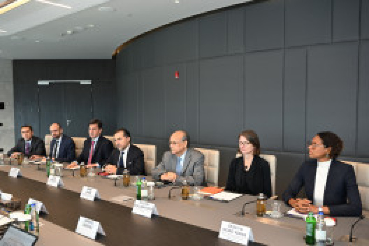 Министр экономики провел встречу с делегацией Всемирного банка