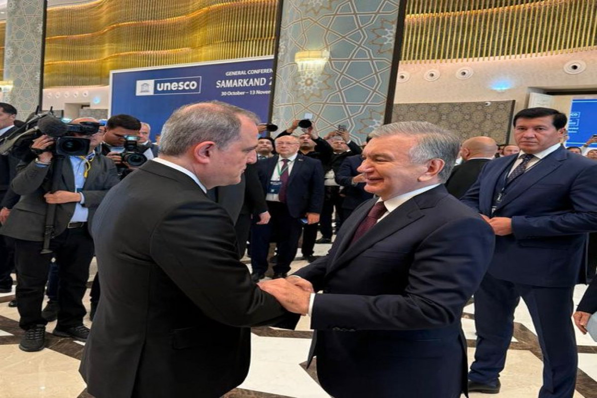 Джейхун Байрамов встретился в Самарканде с президентом Узбекистана 