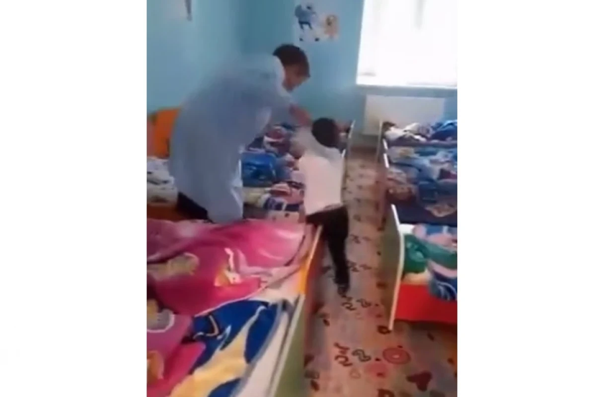 Санитарка детсада в Товузe уволена после появления видео с ребенком