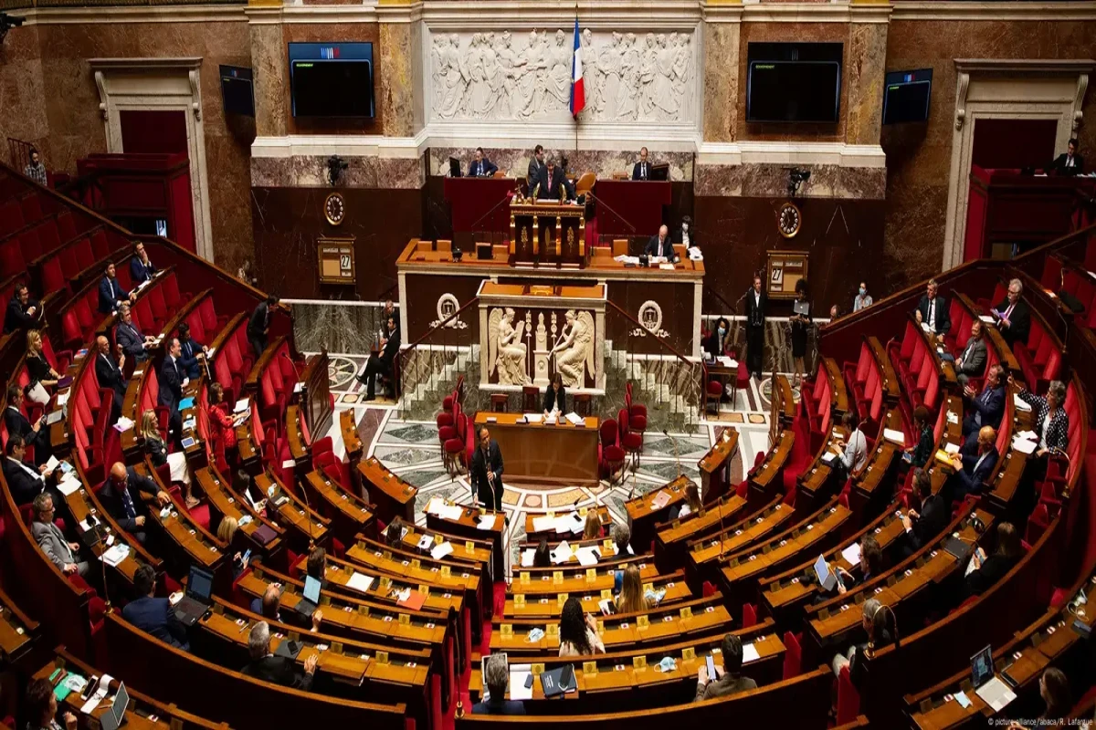 Парламент Франции принял закон о сексуальном согласии