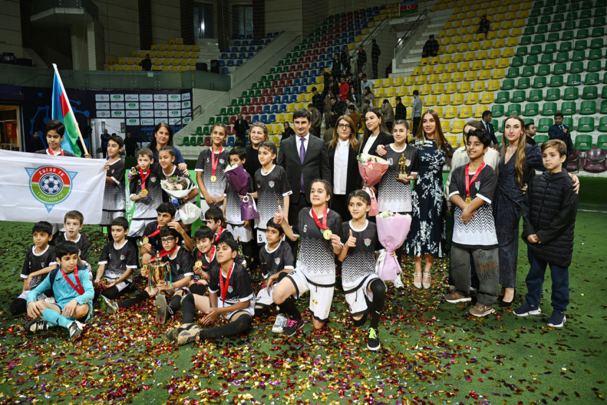 По инициативе Лейлы Алиевой организован очередной турнир по мини-футболу среди команд детских домов