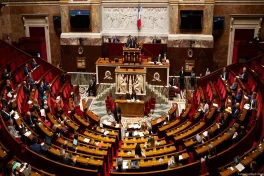 Парламент Франции принял закон о сексуальном согласии