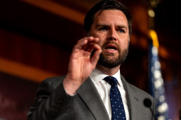 Вэнс: США надо время от времени испытывать ядерное оружие