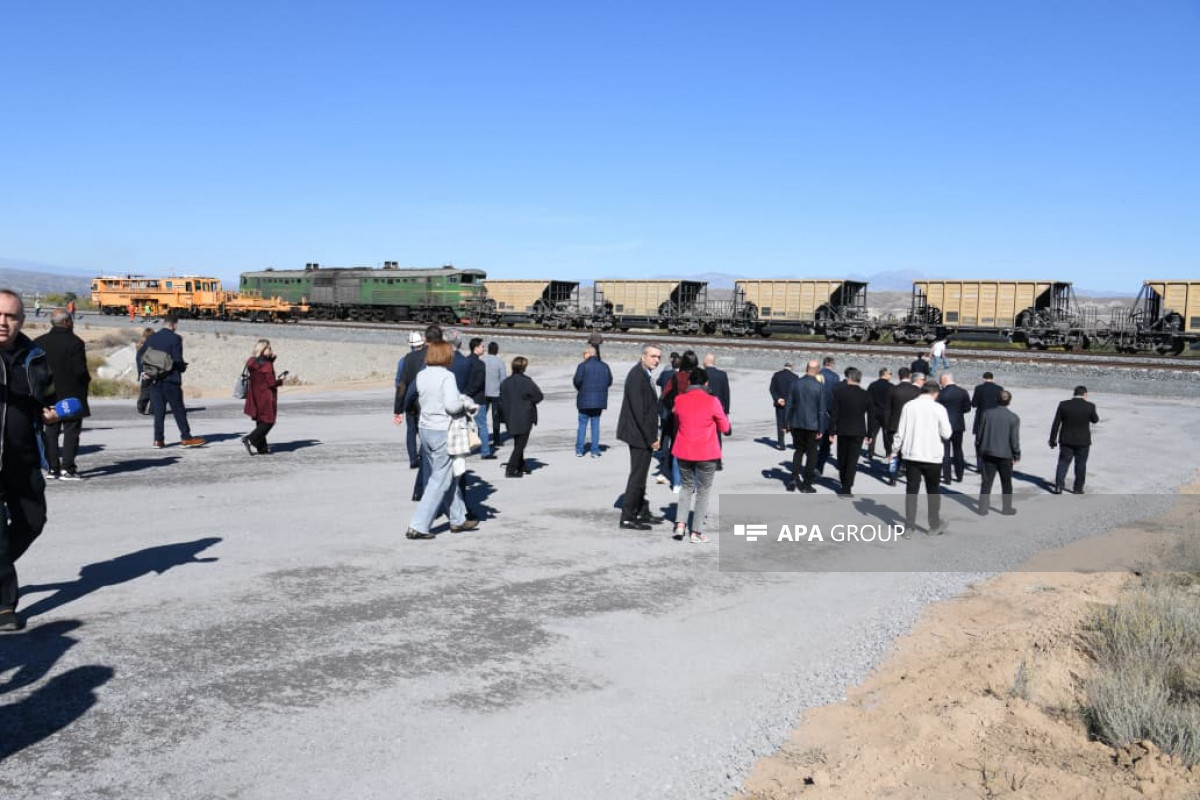 Представители дипкорпуса на железнодорожной станции Хакари-ФОТО -ВИДЕО