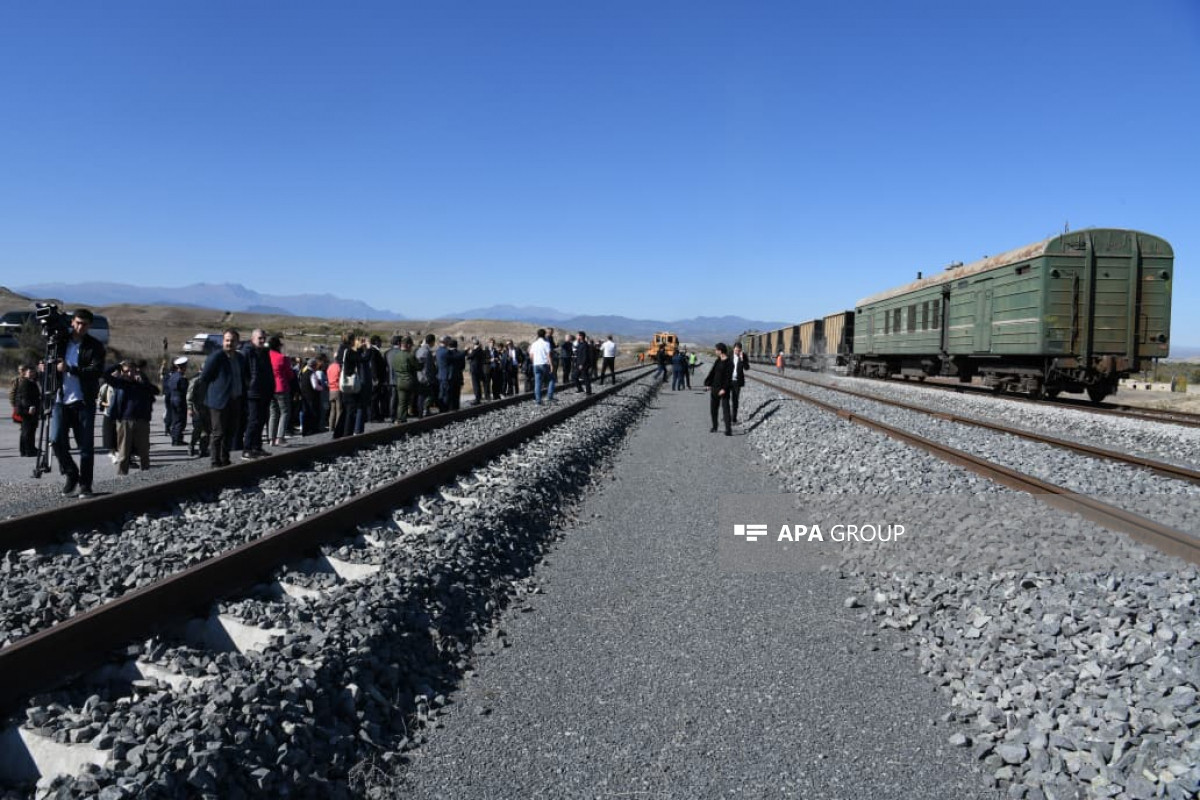 Представители дипкорпуса на железнодорожной станции Хакари-ФОТО -ВИДЕО