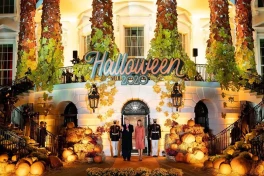 Дональд и Меланья Трамп устроили Хэллоуин в Белом доме-ФОТО