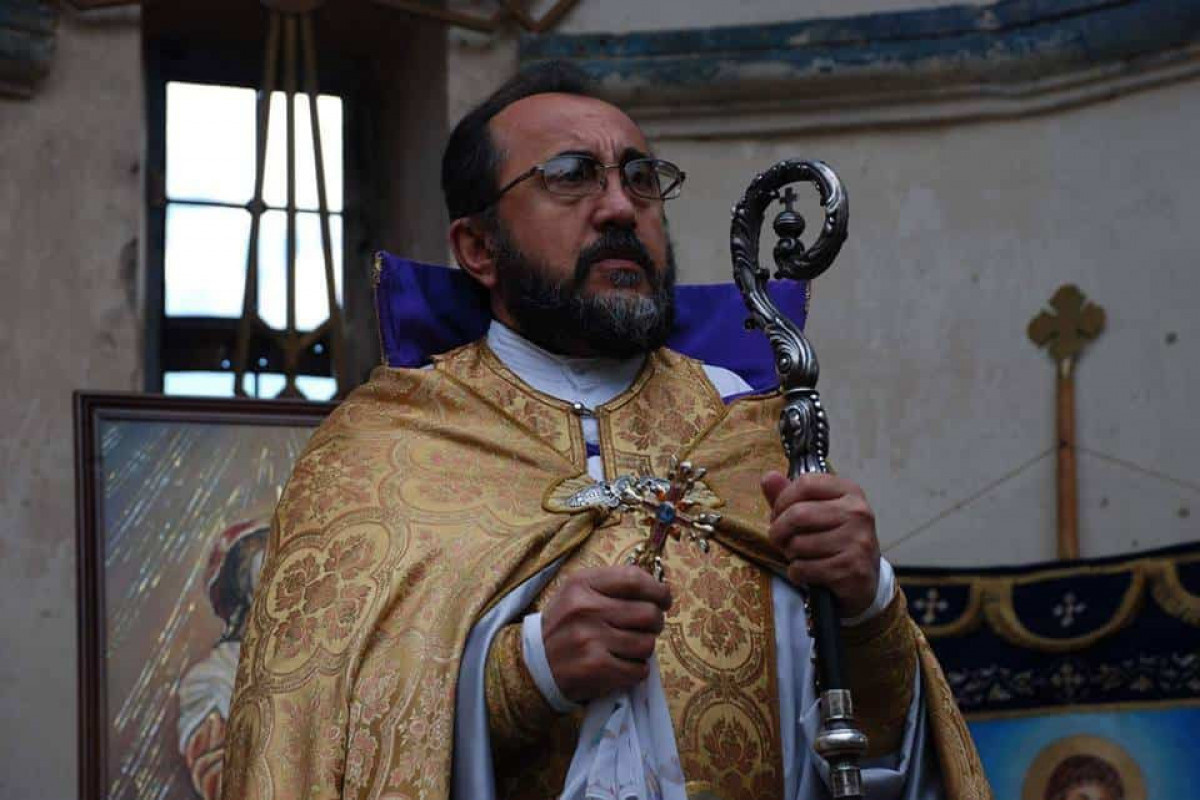 В Ереване еще на месяц продлили арест архиепископа Микаеля