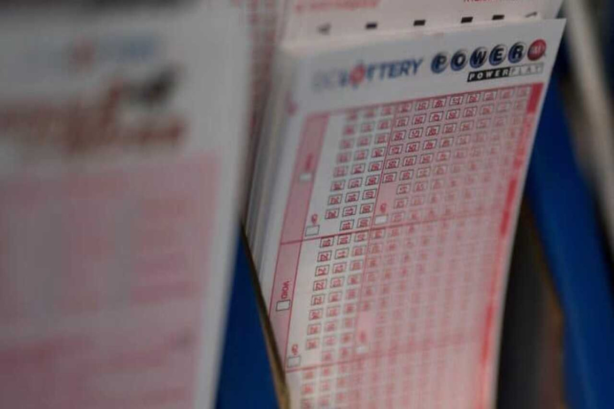 В США два человека сорвали в лотерею Powerball джекпот в $1,8 млрд