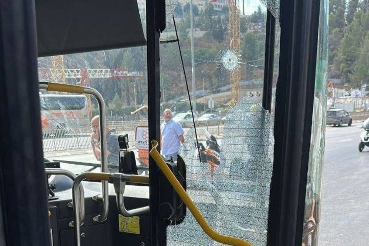 В Иерусалиме террористы напали на автобус: есть погибшие и раненые