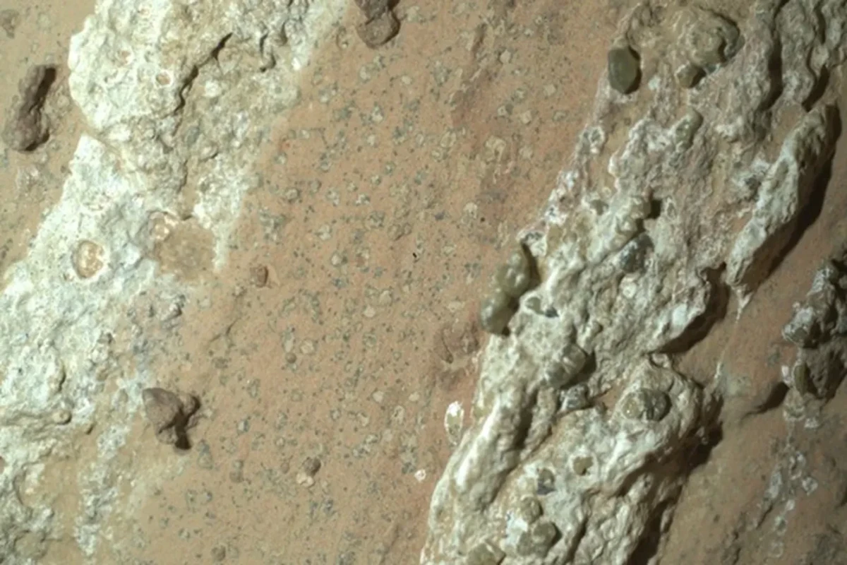 Ученые NASA обнаружили возможные следы древней жизни на Марсе