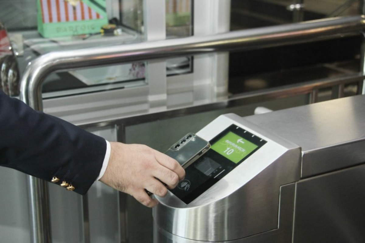 В метро Баку появятся Google Pay, Apple Pay и биометрическая оплата 