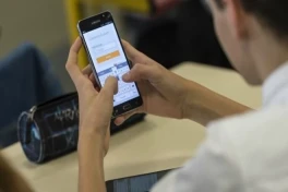 В школах Азербайджана полностью запретят использование мобильных телефонов