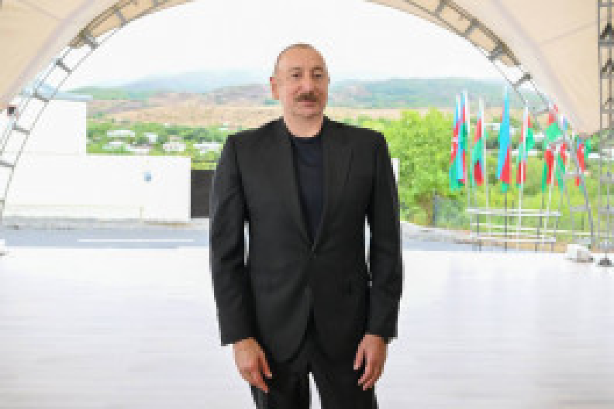 Президент встретился с жителями поселков Гырмызы Базар, Гадрут и села Сос-ФОТО 