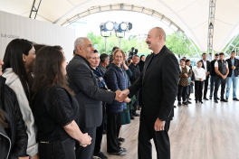 Президент встретился с жителями поселков Гырмызы Базар, Гадрут и села Сос-ФОТО 
