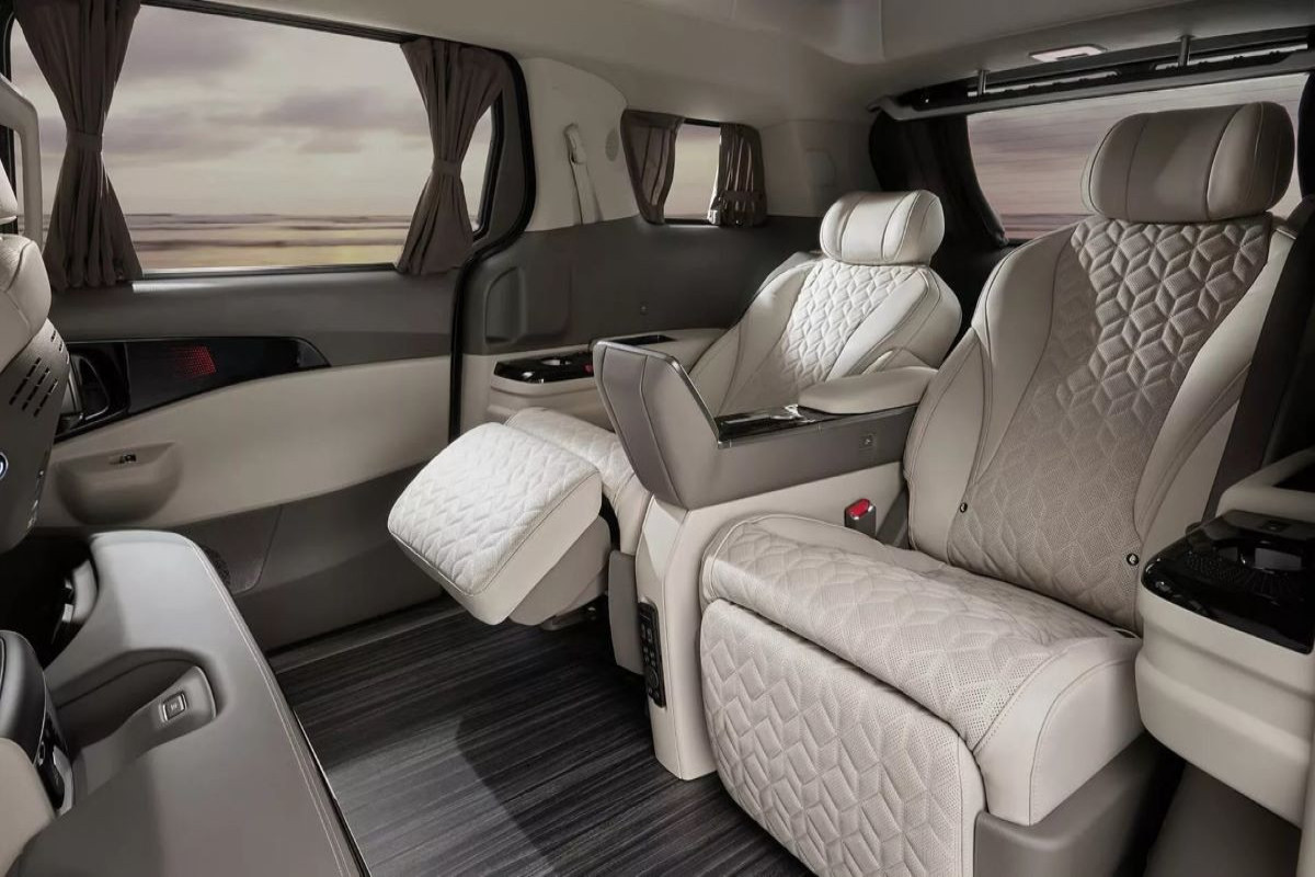 В Корее представлен обновленный бизнесвэн Kia Carnival Hi Limousine-ФОТО 