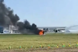 Авария в небе: в Китае столкнулись летающие автомобили-ВИДЕО 