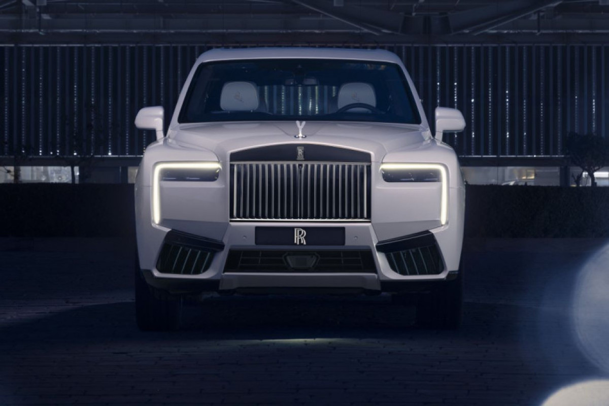 Rolls-Royce представил Cullinan с интерьером в стиле Млечного пути-ФОТО 