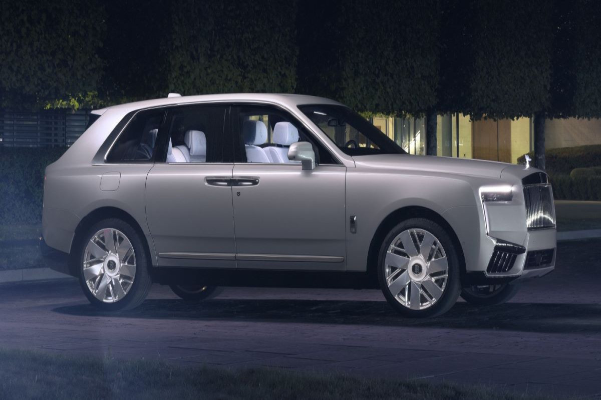 Rolls-Royce представил Cullinan с интерьером в стиле Млечного пути-ФОТО 