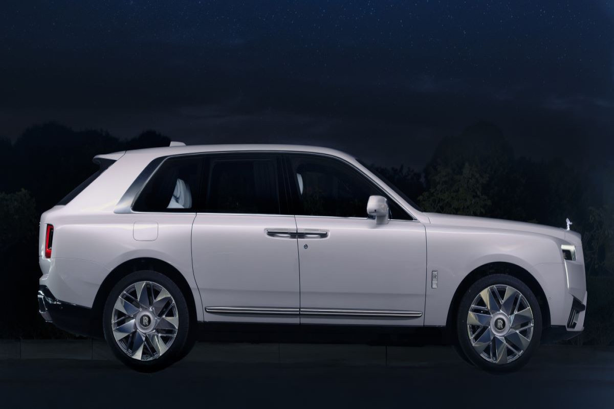 Rolls-Royce представил Cullinan с интерьером в стиле Млечного пути-ФОТО 