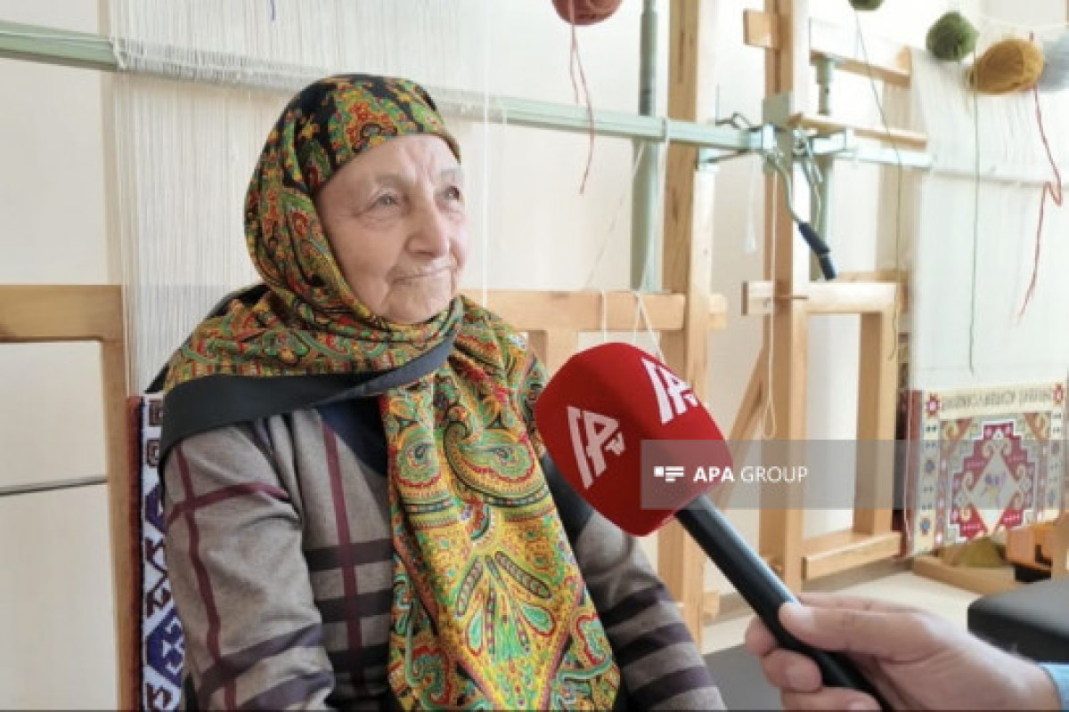 В Нахчыване правнучка и прабабушка учатся вместе