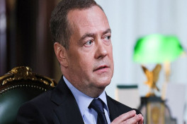 Медведев: Риск прямого конфликта РФ и США остается высоким