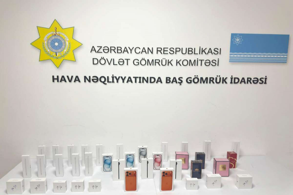 Таможня Баку поймала пассажира с iPhone и парфюмом «для друзей»