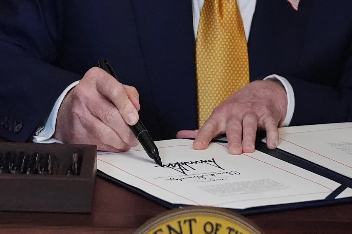Politico: Трамп планирует массовые сокращения