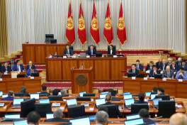 Парламент Кыргызстана принял решение о досрочном самороспуске