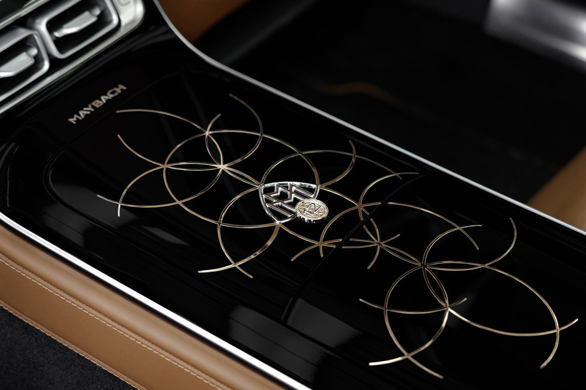 Mercedes выпустил Maybach S 680 с элементами из золота и ручной отделкой-ФОТО 