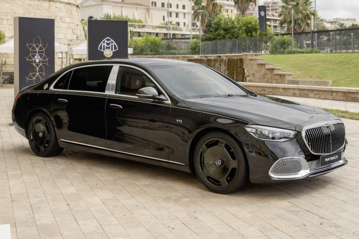 Mercedes выпустил Maybach S 680 с элементами из золота и ручной отделкой-ФОТО 