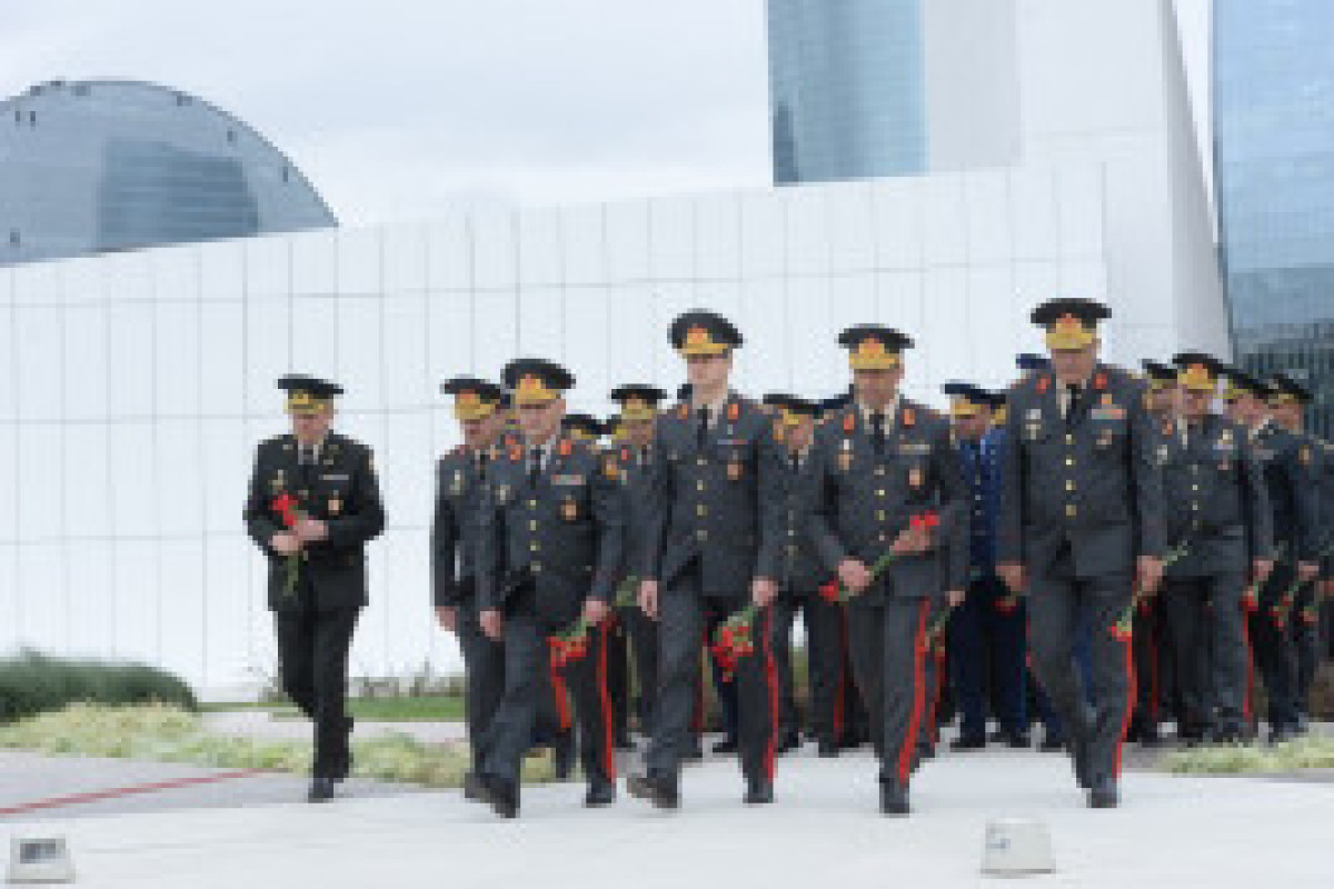 Государственные деятели Азербайджана возложили цветы к Монументу Победы -ФОТО 