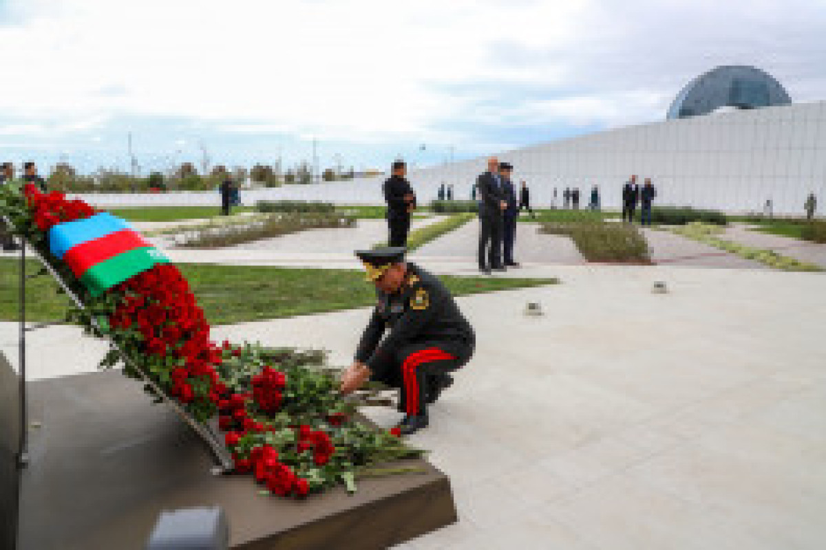 Сотрудники Госслужбы по мобилизации почтили память шехидов-ФОТО 