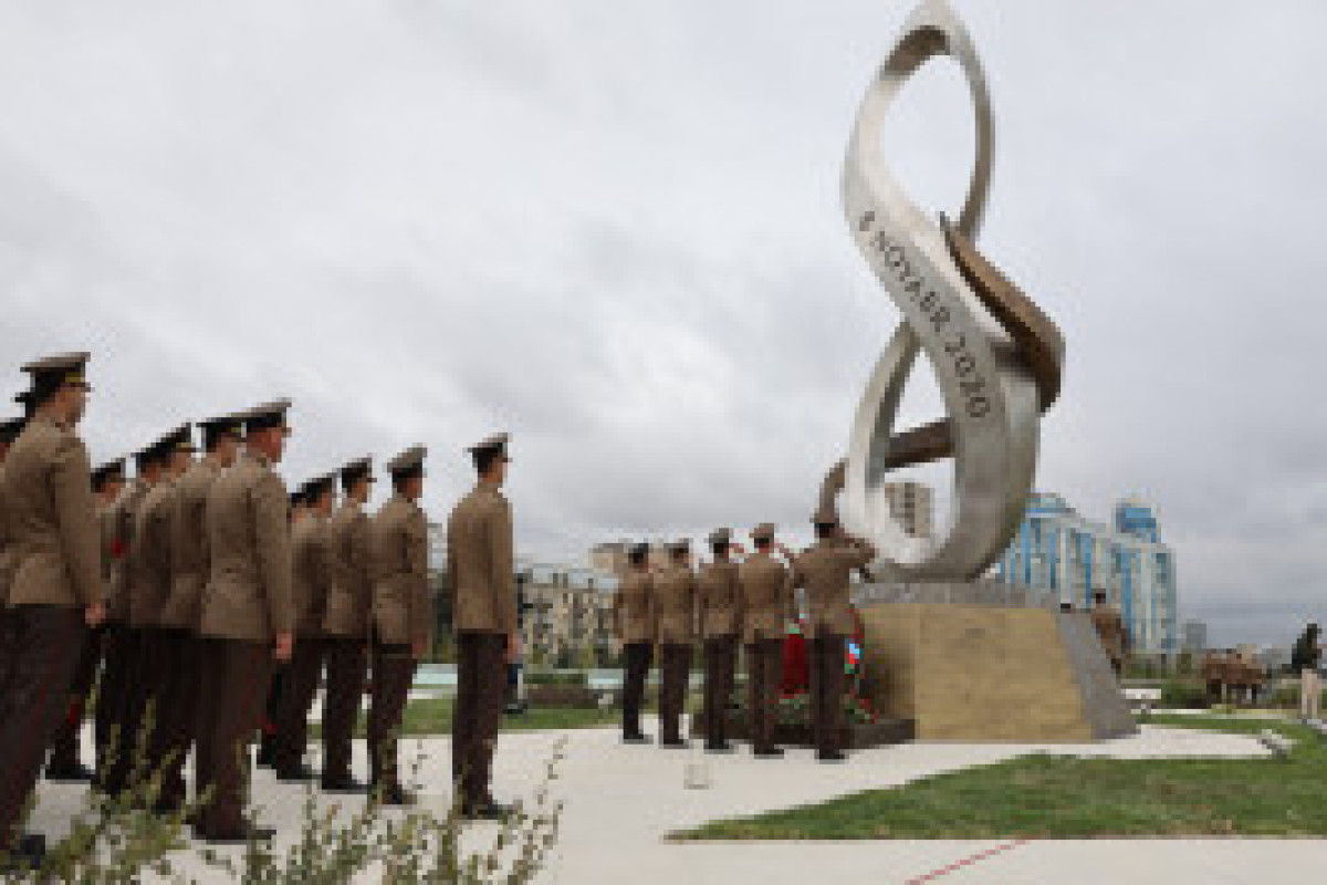 МЧС Азербайджана почтило память павших в Отечественной войне-ФОТО 
